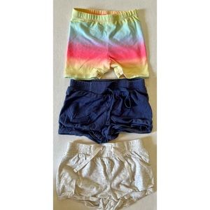 Bundle of summer play shorts Gap/ Circo 2T